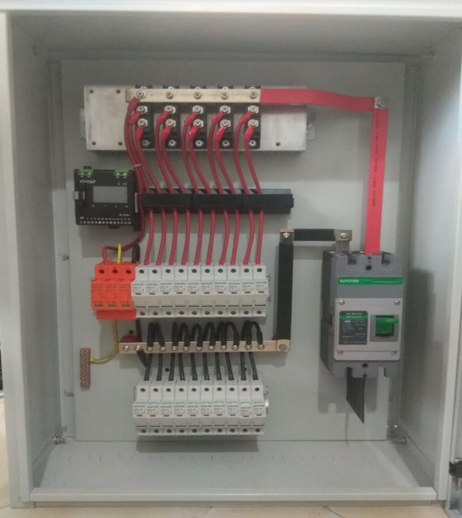 Tủ điện giám sát DC Combiner 10In - 1 Out